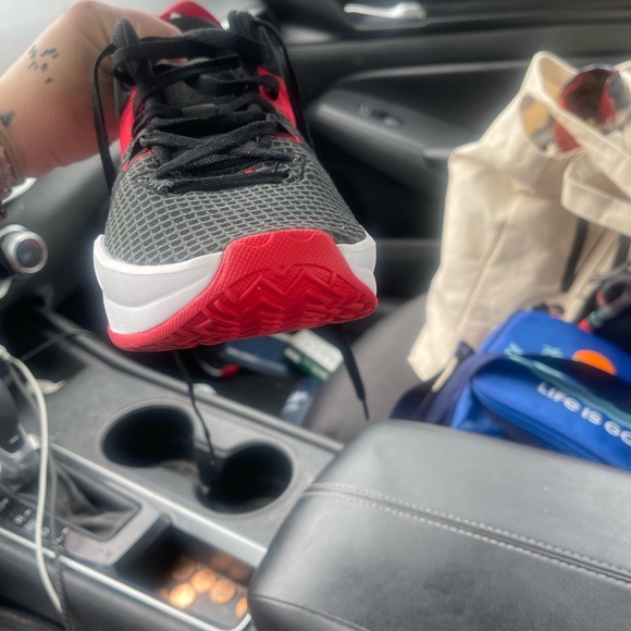 Nike Lebron Witness 7 Bred - Picture 5 of 6